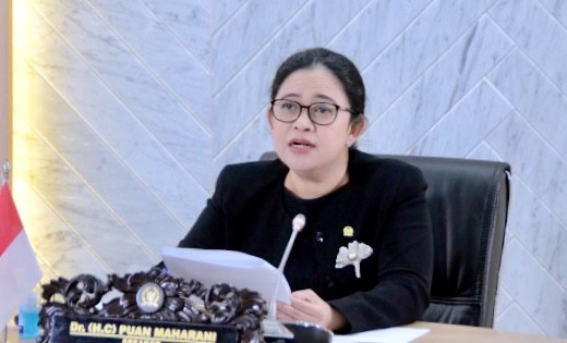 Potret Ketua DPR RI Puan Maharani yang meminta pemerintah pusat maupun daerah segera melakukan perbaikan infrastruktur, salah satunya ialah fasilitas pendidikan yang terdampak gempa Bantul.
