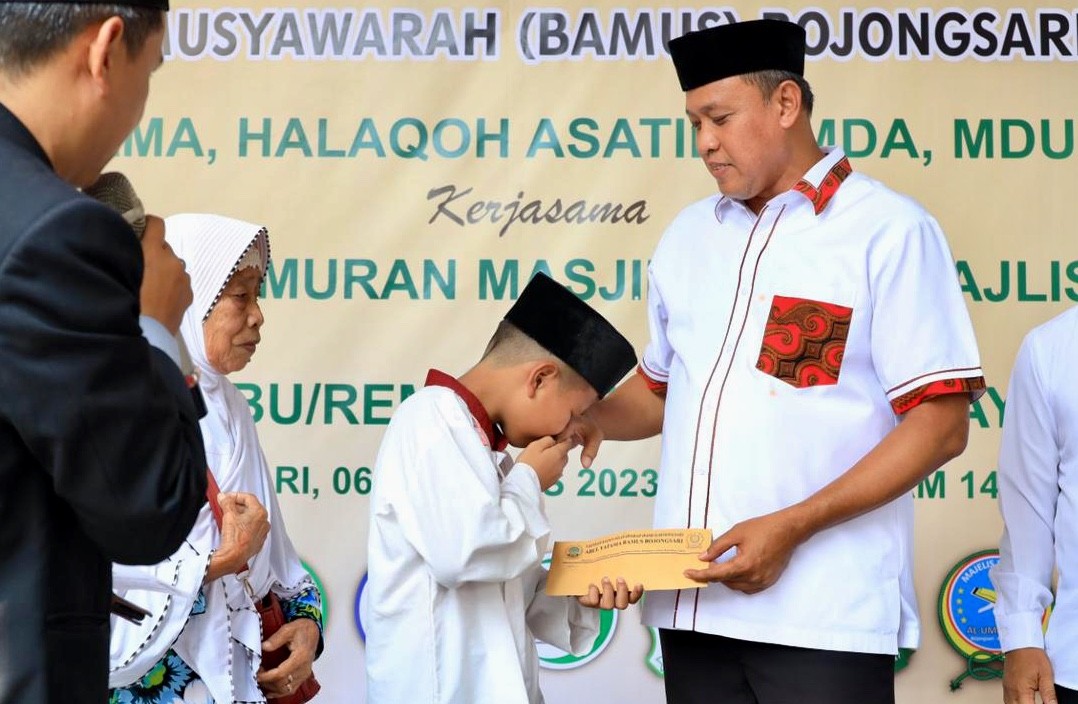 Plt Wali Kota Bekasi Tri Adhianto lebaran yatim dan duafa bamus bojongsari