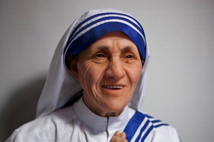 Bunda Teresa atau Anjezë Gonxhe Bojaxhiu
