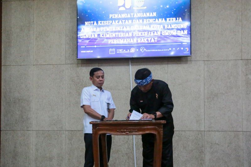 Penandatanganan MoU Pemkot Bandung dan Kementerian PUPR.