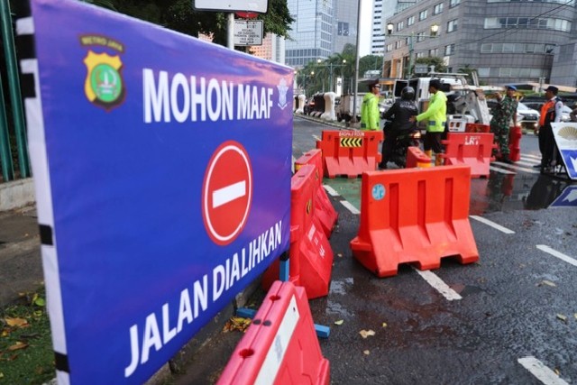 Besok Polisi menerapkan rekayasa lalu lintas saat pelantikan kepala daerah di Istana Negara, masyarakat diimbau untuk mencari jalur alternatif.