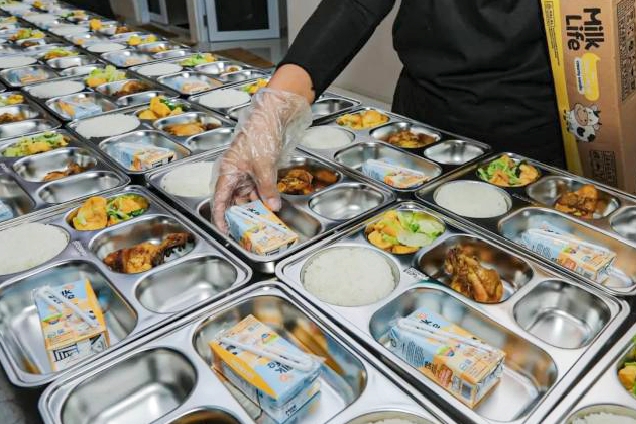 Program makan bergizi gratis.