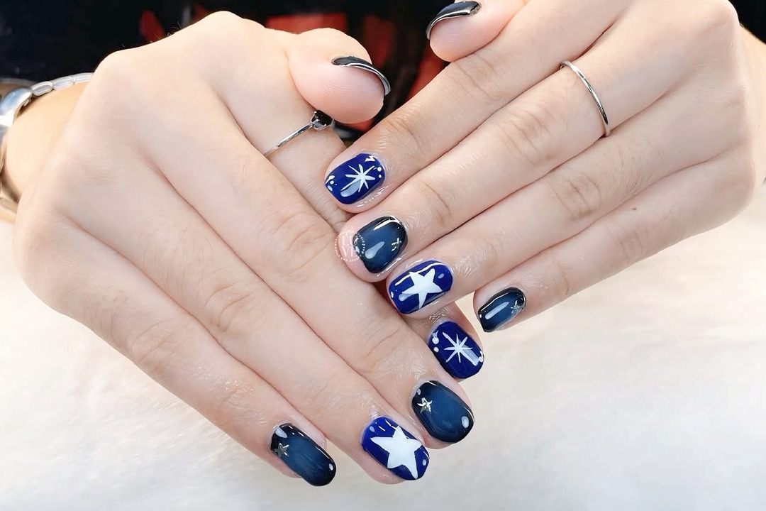 Nail art cantik di Tangerang.