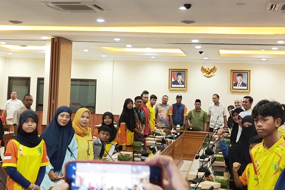 Pelepasan atlet panahan Kota Bekasi, yang akan berlaga dalam acara Kejurnas panahan junior di Kudus, Jawa Tengah.