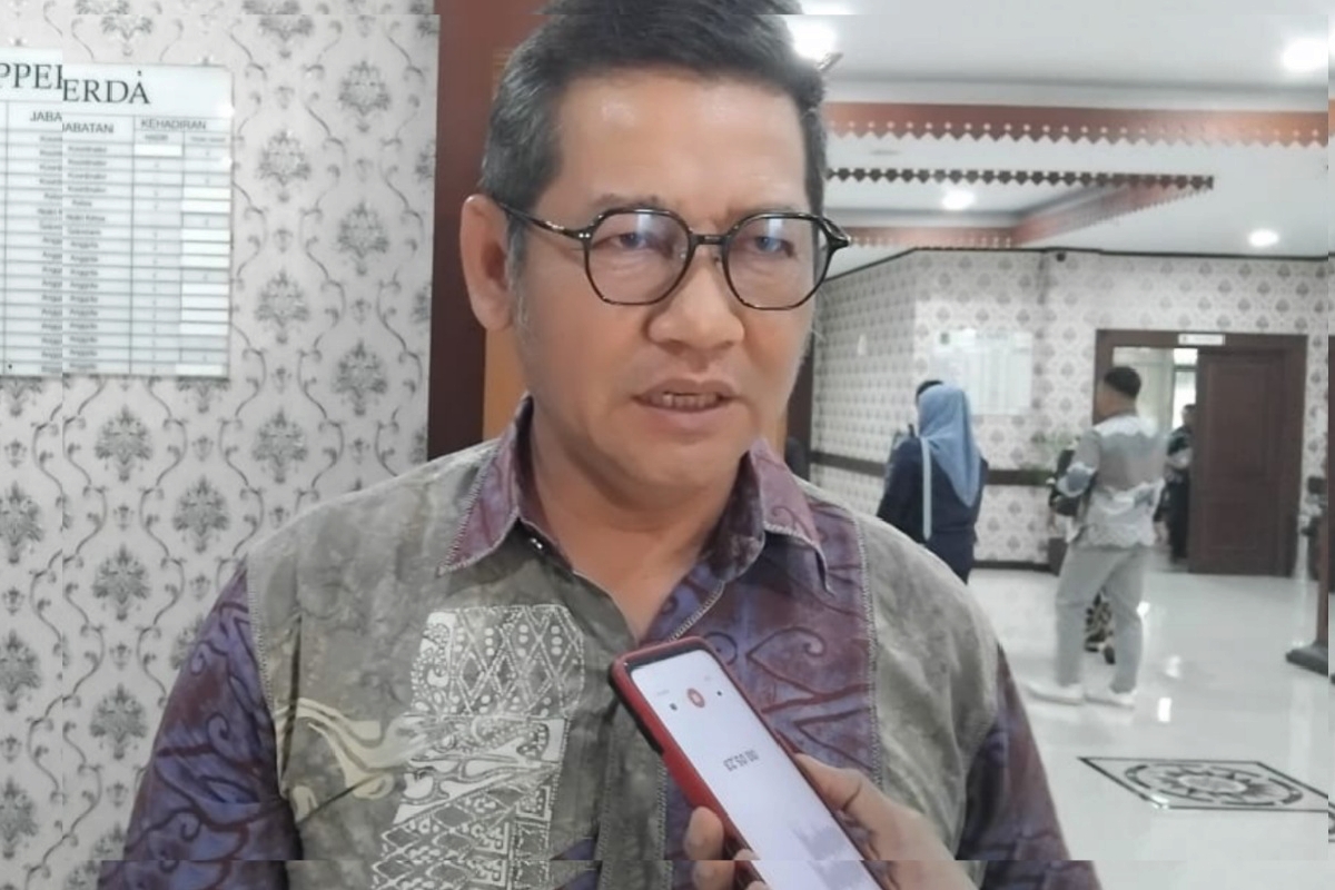 Ketua Bapemperda DPRD Kota Bekasi, Dariyanto saat berbicara terkait Raperda sampah dan transportasi.