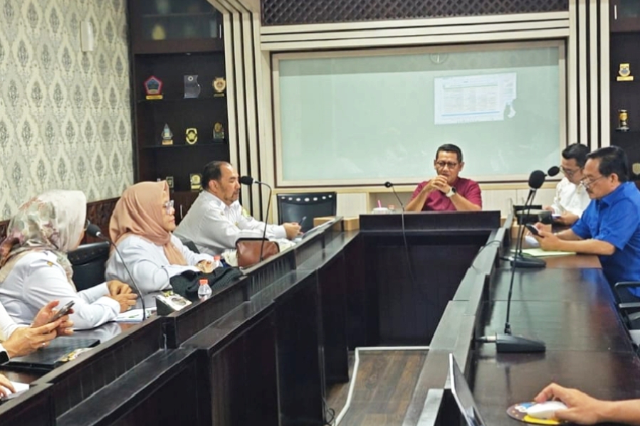 Ketua Bapemperda DPRD Kota Bekasi, Dariyanto saat membahas sejumlah usulan Raperda menjadi Perda.
