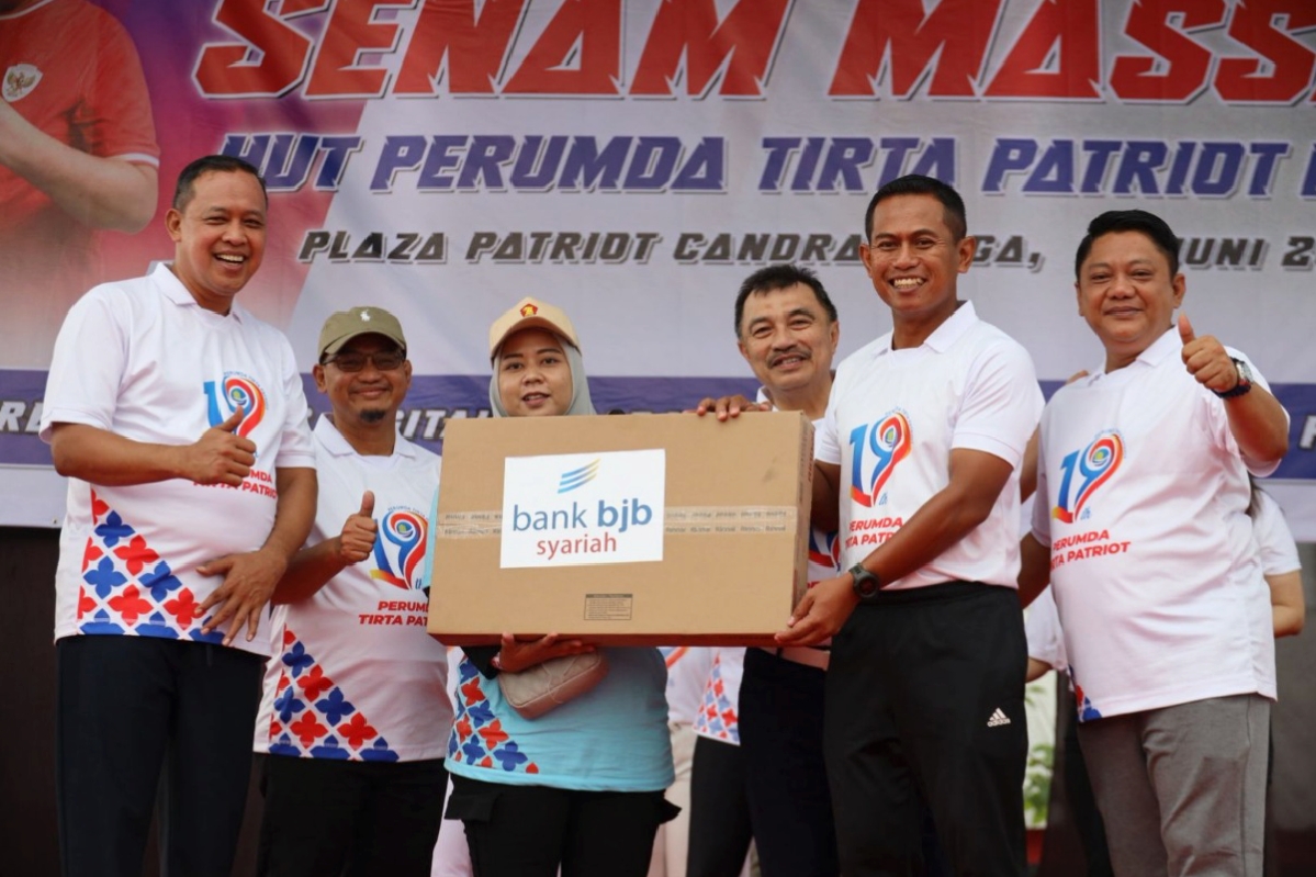 HUT ke-19 Perumda Tirta Patriot, dari senam massal hingga launching spot air minum gratis bagi warga di ruang publik.