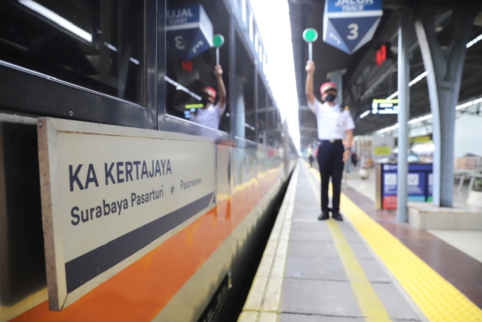 KAI mencatat selama libur panjang Idul Adha, tiket kereta terjual lebih dari 100 persen.