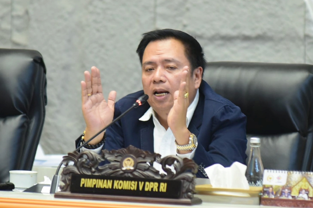 Ketua Komisi V DPR RI, Lasarus meminta pemerintah bertindak cepat selesaikan polemik angkutan online.