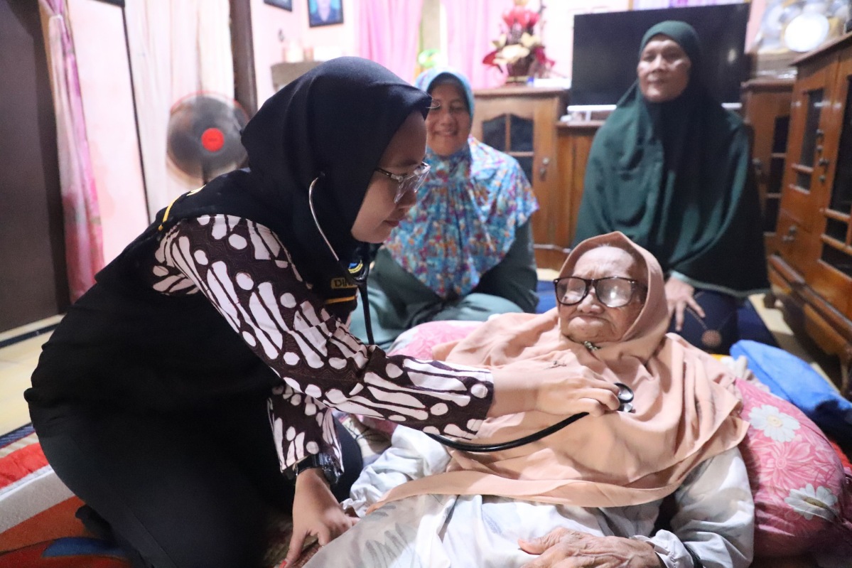 Layanan home care yang dikemas dalam program Peri Lansia (Pendamping Risiko Tinggi Lansia), berlaku di semua Puskesmas yang ada di Kota Tangerang.