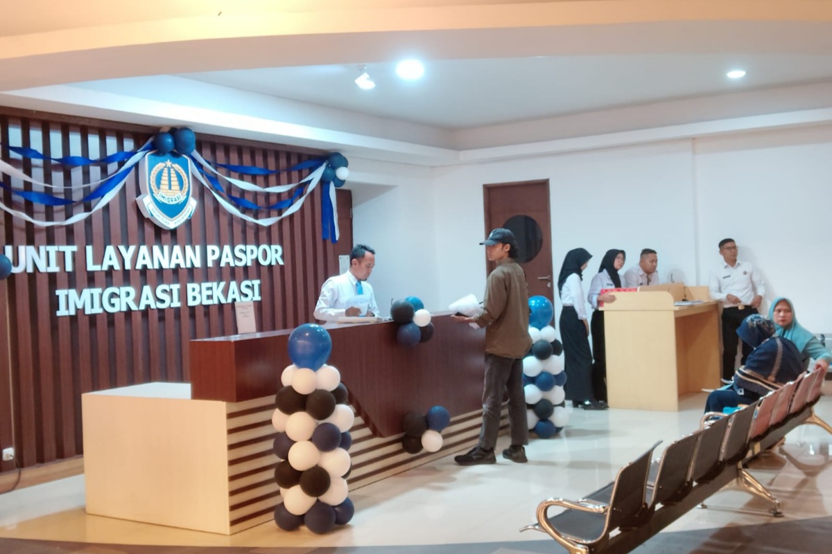 Pelayanan di Kantor Imigrasi Bekasi.