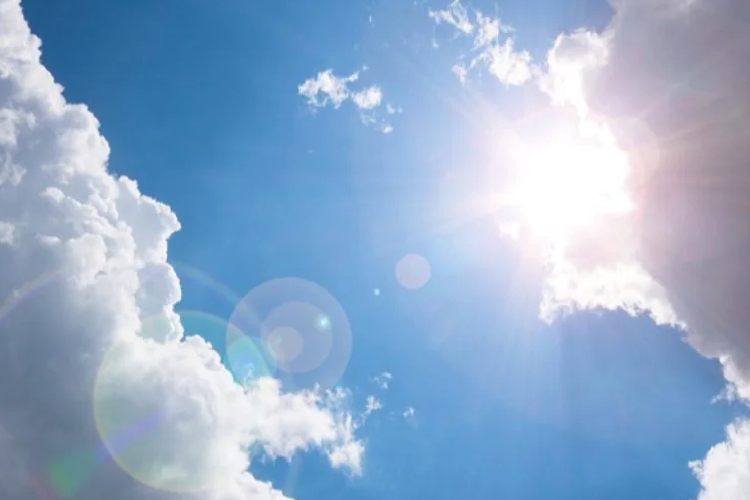 Menurut BMKG cuaca panas ekstrem yang melanda sejumlah wilayah di Indonesia karena beberapa faktor.