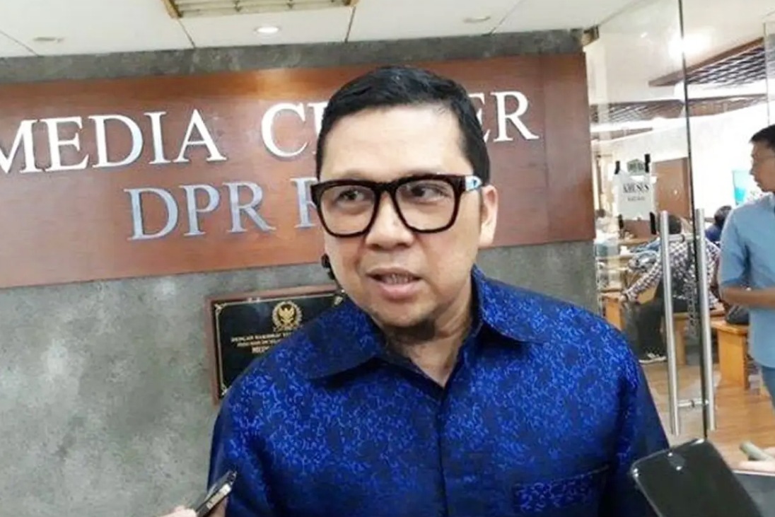 Pemerintah pusat diminta Anggota Komisi II DPR RI, Ahmad Doli Kurnia segera menyinkronkan kebijakan fiskal dengan daerah, menyusul adanya temuan dari Kementerian Keuangan soal dana daerah yang mengendap di perbankan.