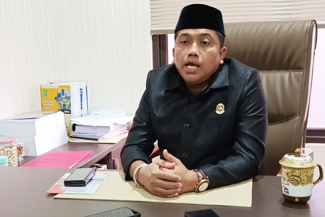 Anggota Komisi I DPRD Kota Bekasi, Sarwin Edi Saputra yang juga Ketua Fraksi Golkar Solidaritas menyoroti rotasi mutasi pejabat Pemkot Bekasi, Kamis (30/10/2025).