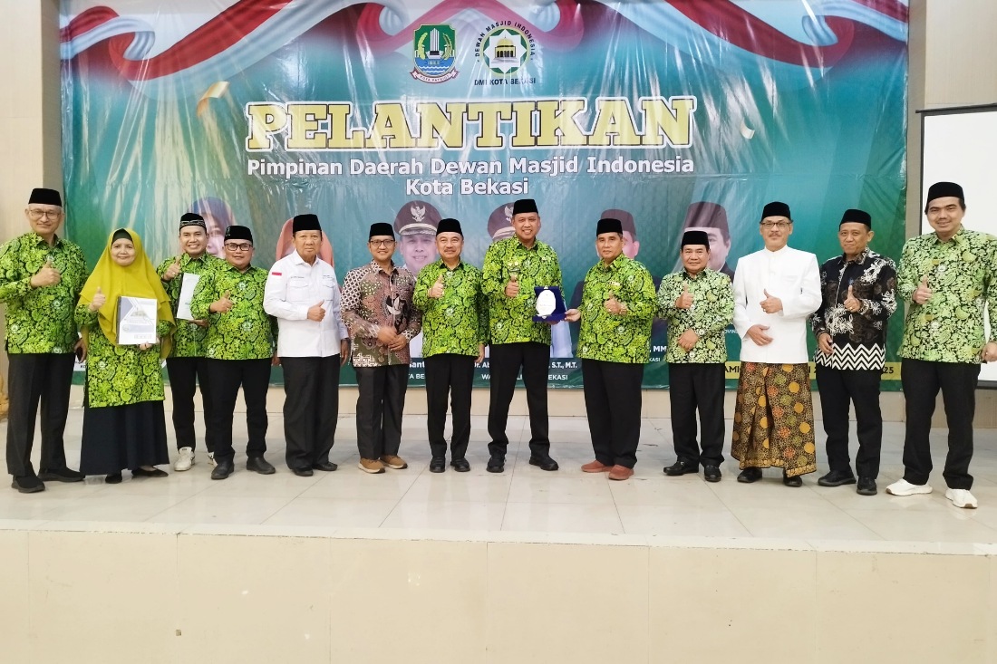Wali Kota Bekasi Tri Adhianto saat menghadiri acara pelantikan dan raker DMI di Islamic Center Kota Bekasi, Rabu (29/10/2025).