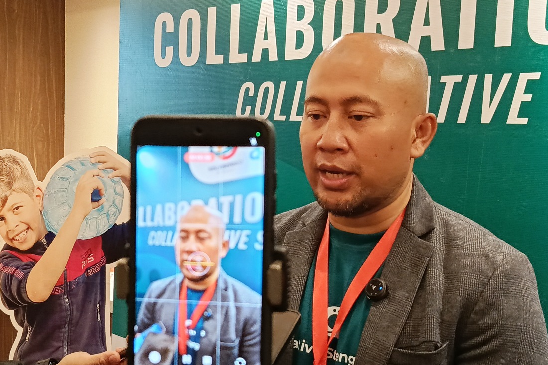 Presiden Direktur Qudwah Indonesia, Lukman Hakim saat memberikan keterangan pers usai menggelar acara Collaboration Summit 2.0 bertema "Collaborative Strengthening" di Ballroom Hotel Four Points Bekasi, Rabu (22/10/2025).