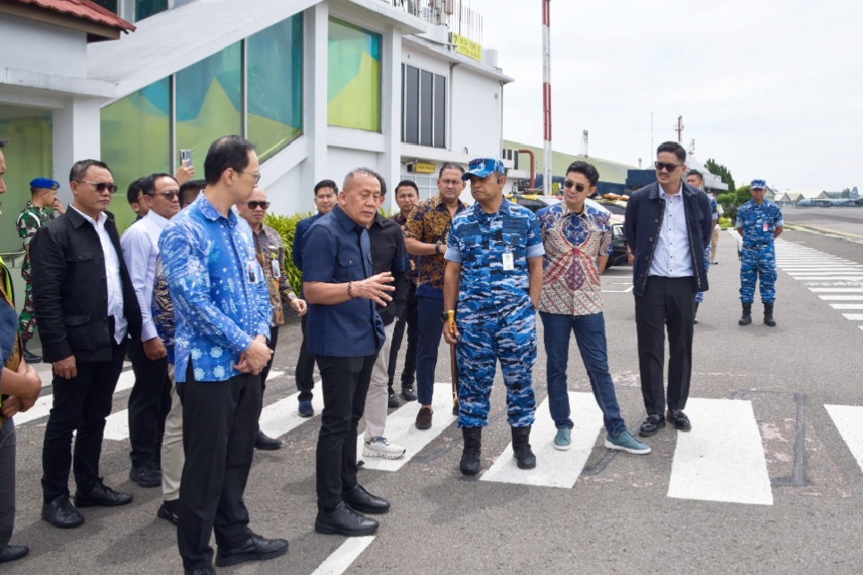 Saan Mustopa, Wakil Ketua DPR RI saat melakukan kunjungan kerja ke Bandara Kertajati, menyoroti beberapa hal.