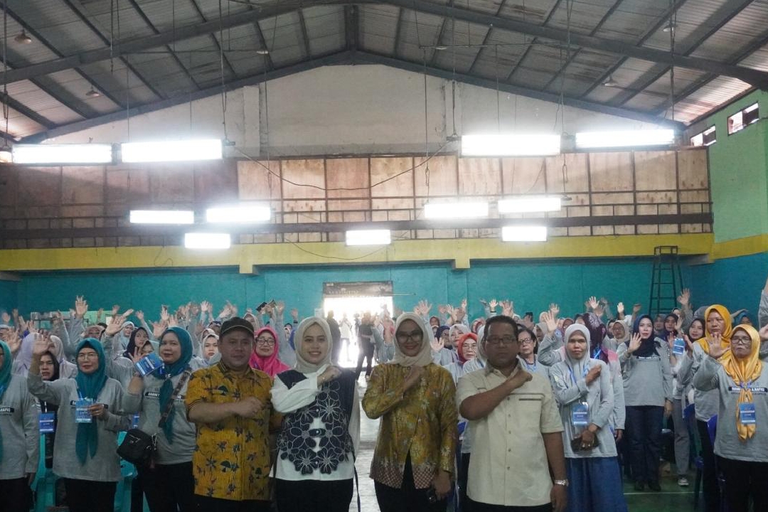 Komisi IX DPR RI dan BGN saat melakukan sosialisasi program MBG di Gedung Serbaguna Bukit Kencana 1, Jatimakmur, Pondokgede, Kota Bekasi, Rabu (8/10/2025).