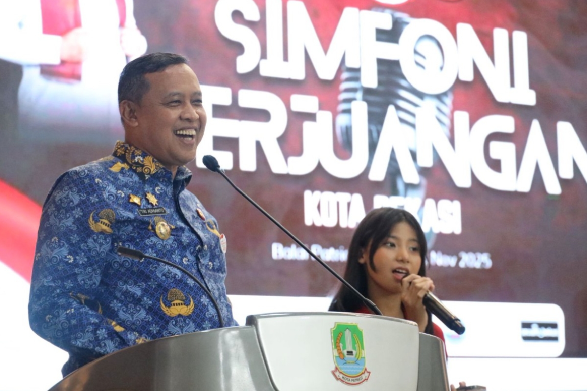Wali Kota Bekasi Tri Adhianto saat membuka simfoni perjuangan di Balai Patriot, Selasa (28/10/2025).