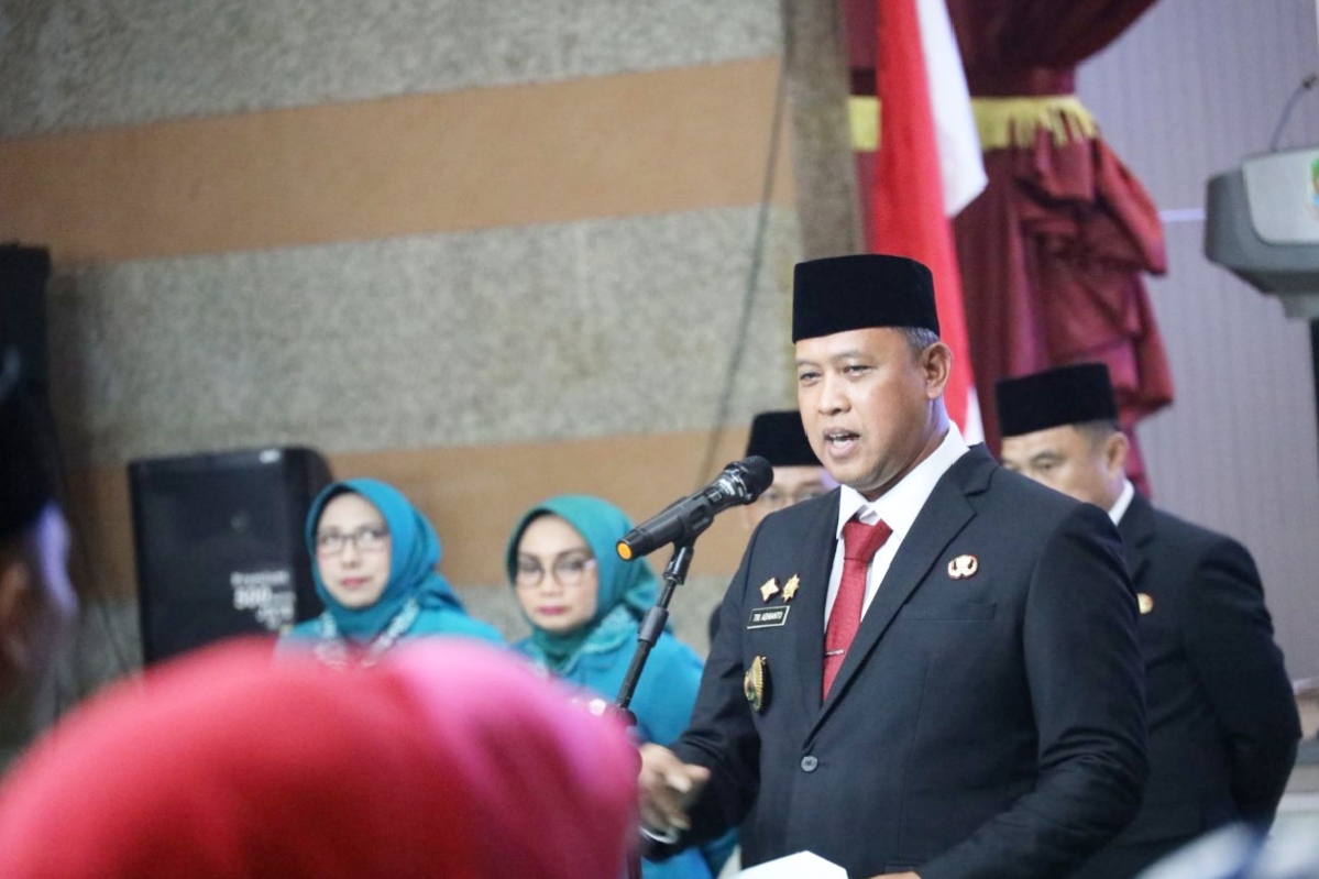Wali Kota Bekasi Tri Adhianto saat memberikan arahan usai melantik 250 pejabat struktural di Pemkot Bekasi, Rabu (29/10/2025). Minta laporkan jika ada yang tau atau bermain dalam jual beli jabatan.