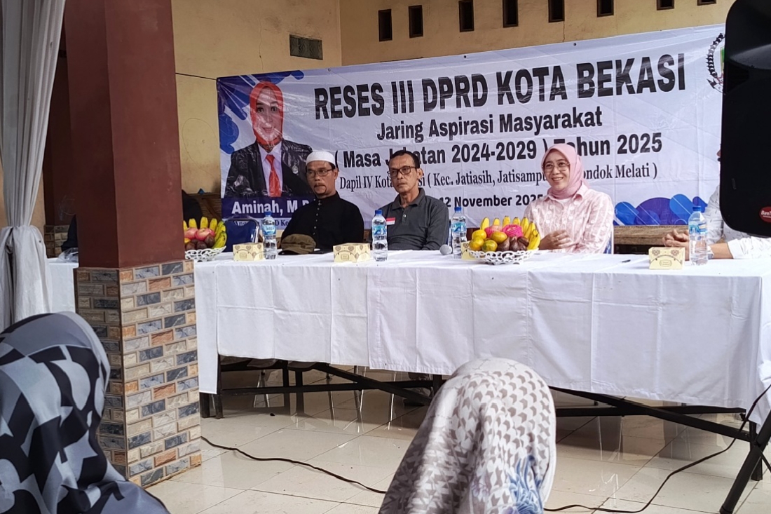 Anggota DPRD Kota Bekasi Fraksi PAN, Aminah saat menyerap aspirasi warga di RT 02 RW 07, Kelurahan Jatiasih, Kecamatan Jatiasih, Sabtu (8/11/2025).