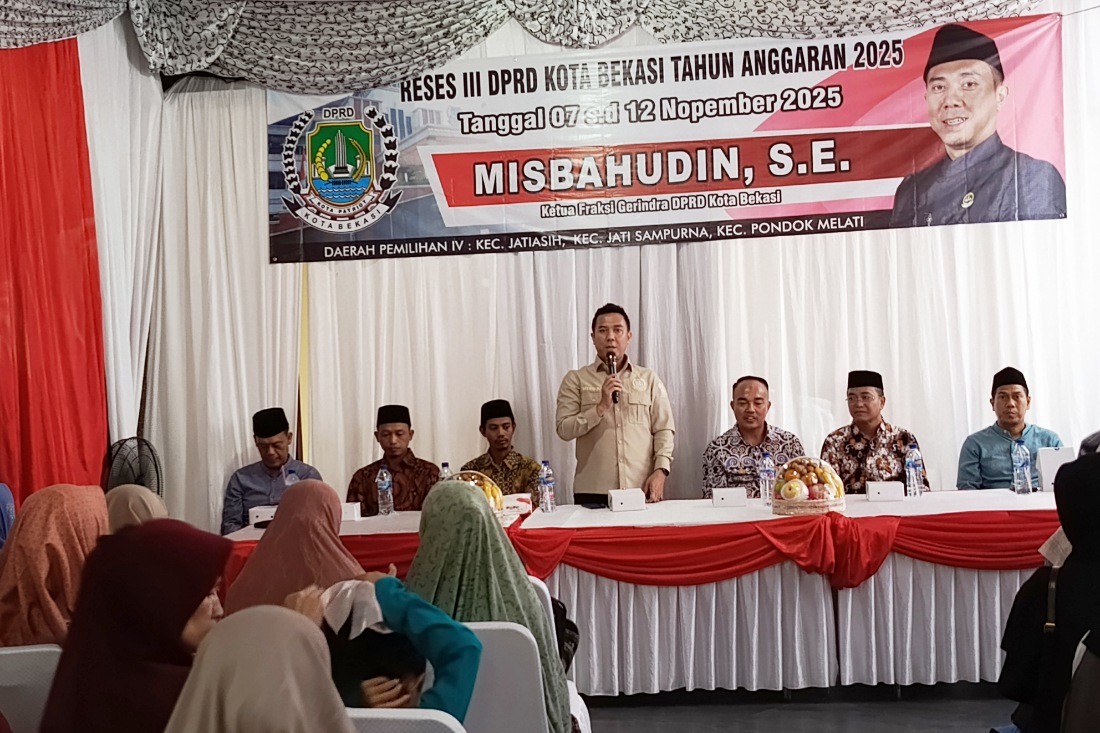Anggota DPRD Kota Bekasi Fraksi Gerindra Misbah saat menanggapi permintaan kader posyandu terkait tambahan kuota MBG bagi ibu hamil, Sabtu (8/11/2025).