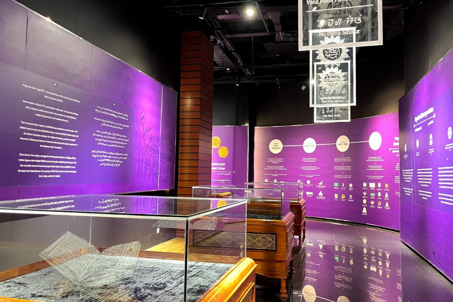 Menelusuri jejak Rasulullah dengan teknologi modern di galeri Rasulullah Masjid Raya Al Jabbar.