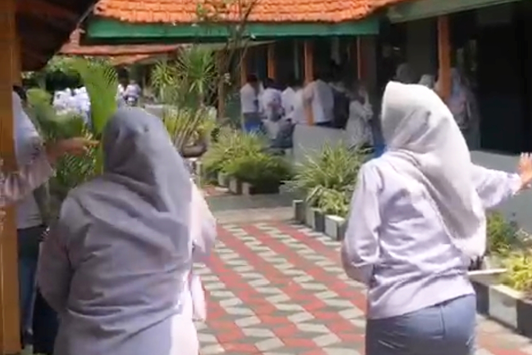 Gempa Magnitudo 4,4 Guncang Bantul, terasa hingga Klaten, buat siswa-siswi SMA Muhammadiyah keluar kelas menyelamatkan diri, Selasa (27/1/2026).