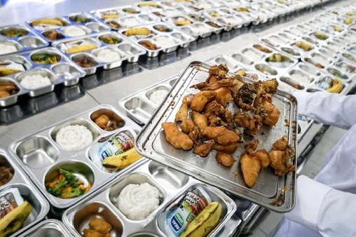 Kasus keracunan program makan bergizi gratis (MBG) di sejumlah daerah kembali marak, dapat sorotan dari Anggota Komisi IX DPR RI Edy Wuryanto.