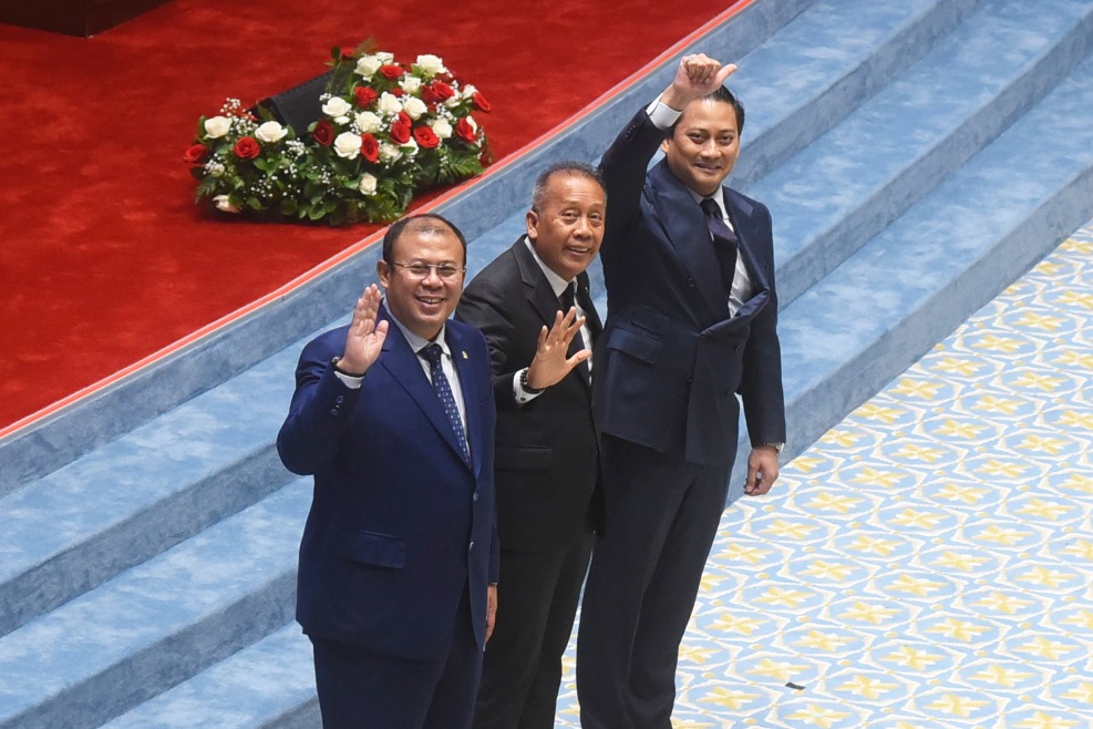 Paripurna DPR setujui Thomas Djiwandono (kanan) jadi Gubernur Bank Indonesia (BI), Selasa (27/1/2026).