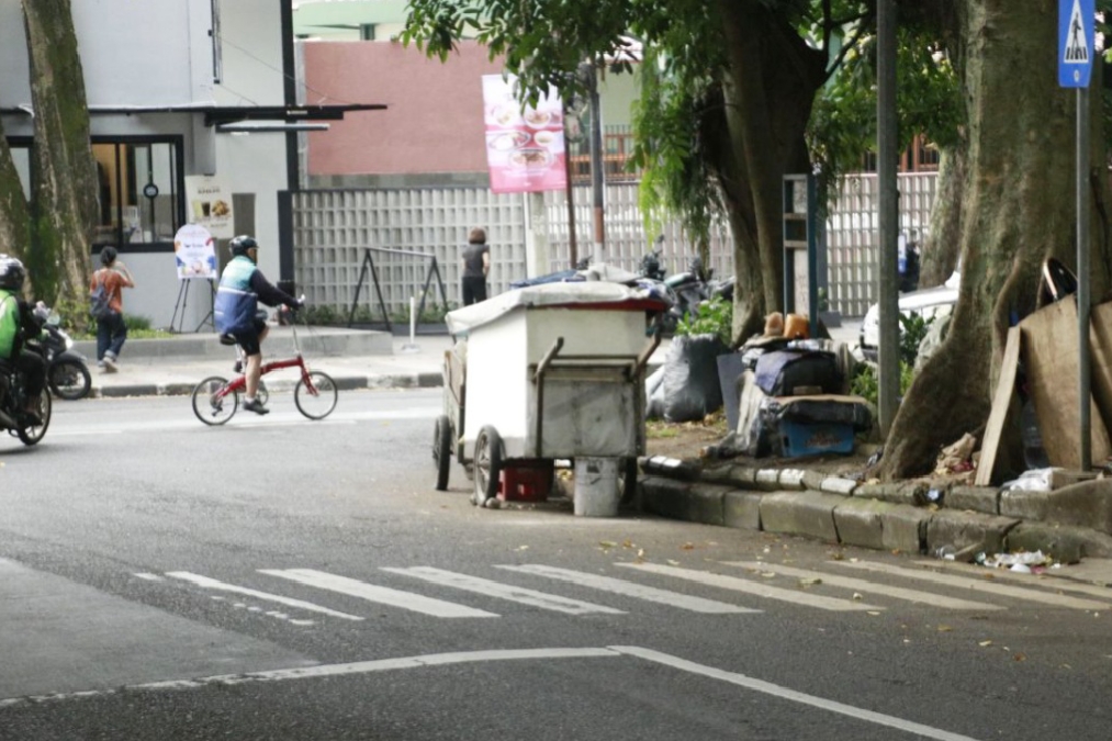 Rencana penertiban tunawisma di Bandung didukung warga, meski begitu pemerintah kota diminta menyertai solusi jangka panjang.