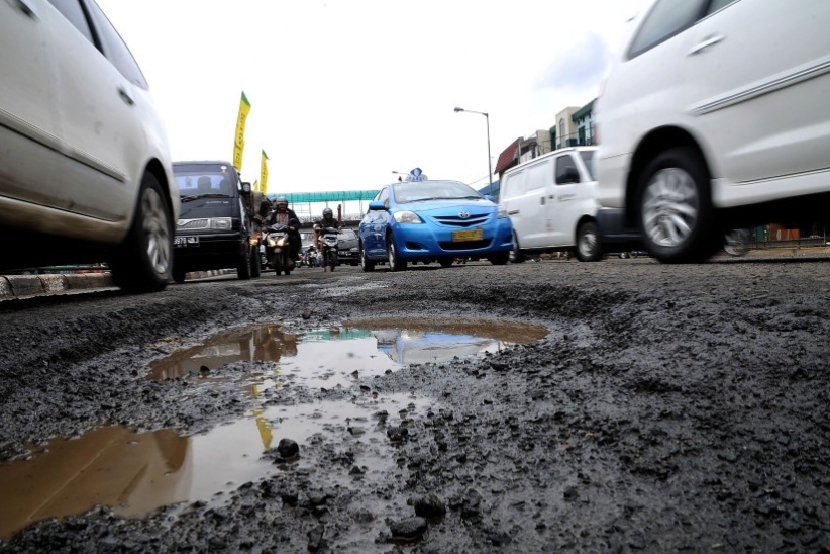 Jalan rusak di sejumlah wilayah Jakarta akan diperbaiki ketika cuaca sudah mulai membaik. Hal tersebut ditegaskan Gubernur Jakarta Pramono Anung, Selasa (27/1/2026).