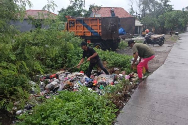 Pemkot Tangerang tutup TPS liar, sebut pengawasan akan ditingkatkan cegah muncul kembali.