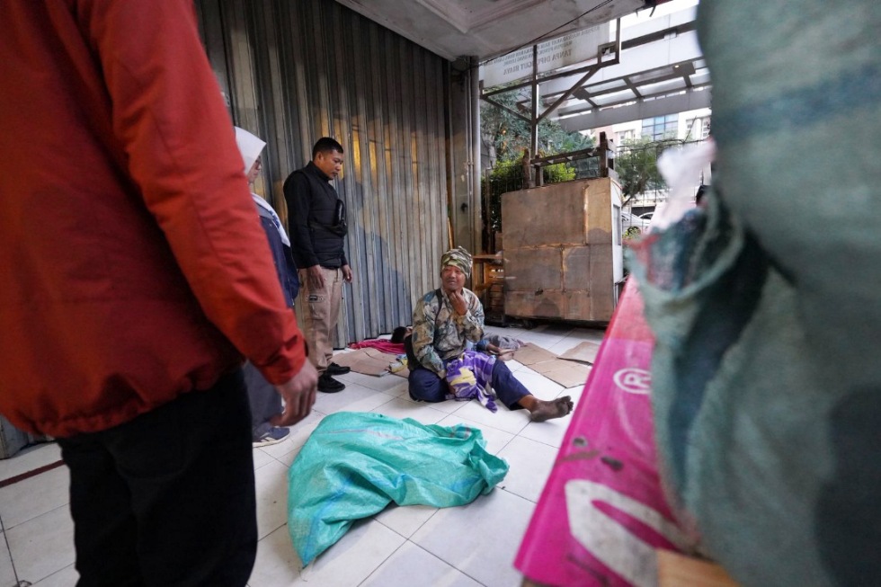 Pemkot Bandung jaring 77 tunawisma dalam operasi dini hari, mayoritas pemulung dan gelandang, Jumat (16/1/2026).