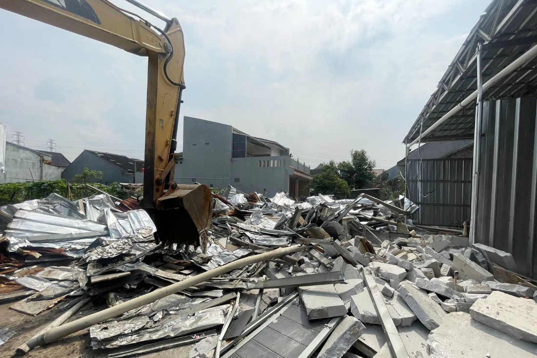 Bangunan tanpa PBG di Cijawura dibongkar, Satpol PP Bandung sebut sudah lewati semua tahapan.