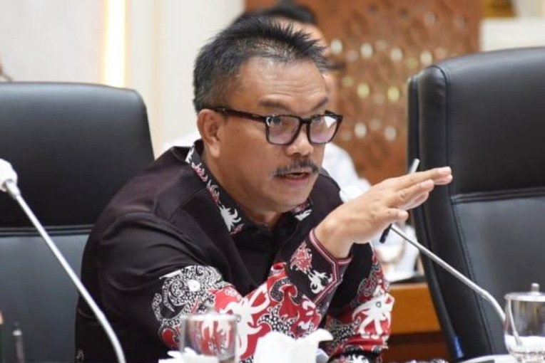 Anggota Komisi IX DPR RI Edy Wuryanto angkat suara, minta THR dibayarkan lebih awal untuk dukung kebijakan WFA saat lebaran.