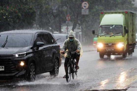 Jakarta diprediksi diguyur hujan sepanjang hari ini, Senin (9/2/2026). Warga diminta waspada saat beraktivitas diluar rumah.