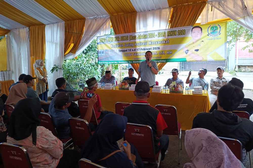 Doddy Sukmawirawan saat menyerap aspirasi warga di Mustikasari, drainase hingga insentif kader Posyandu jadi sorotan, Jumat (13/2/2026).