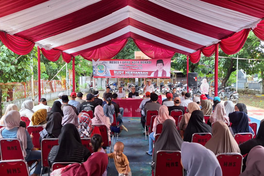 Anggota DPRD Kota Bekasi, Rudy Heryansyah saat menggelar Reses tahun anggaran 2026, undang RT/RW dan tokoh masyarakat untuk mendengar testimoni atas kinerja selama ini, Jumat (13/2/2026).