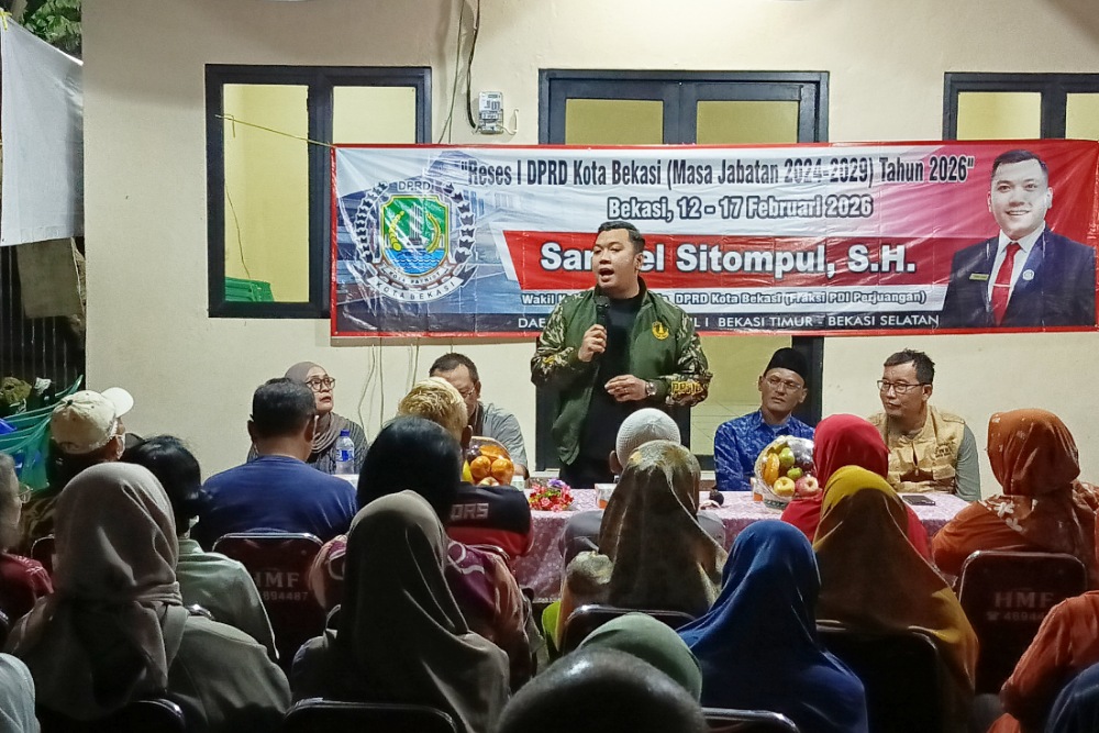 Samuel Sitompul saat menggelar Reses di Kayuringin sambil meresmikan Gedung Posyandu, janji kawal dan perjuangkan aspirasi warga lainnya, Jumat (13/2/2026).