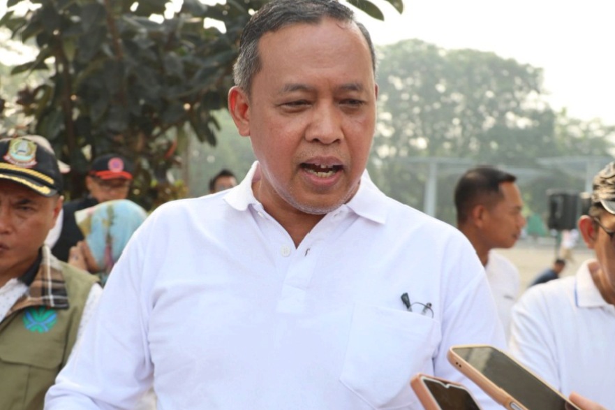 Diancam senjata tajam saat penertiban, Wali Kota Bekasi Tri Adhianto bilang begini.