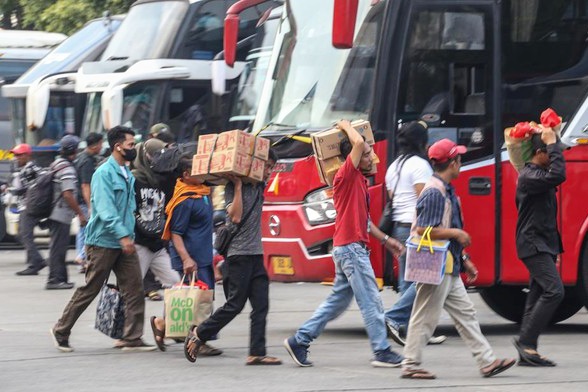 Arus mudik Lebaran mulai terasa di Terminal Poris Plawad, puncak penumpang diprediksi 14 dan 18 Maret 2026.