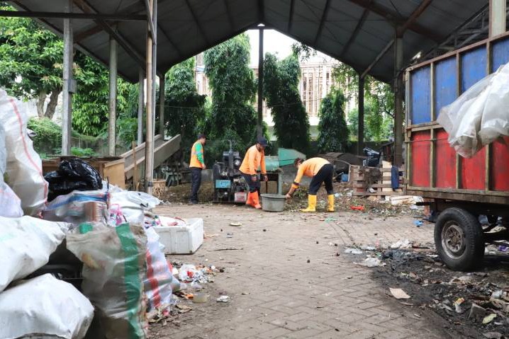 Libur panjang lebaran, DLH Kota Tangerang siagakan 400 petugas jaga kebersihan kota.