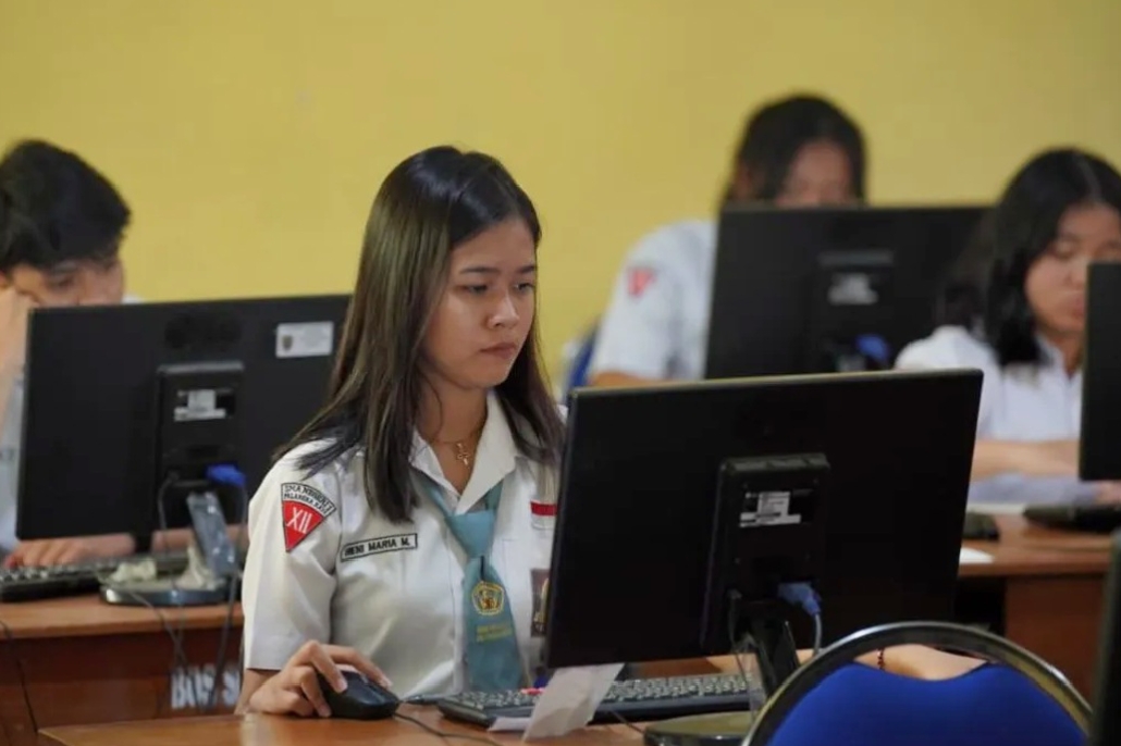 Wacana sekolah daring mendapat sorotan tajam dari Komisi X DPR RI, ingatkan soal penurunan kualitas belajar.