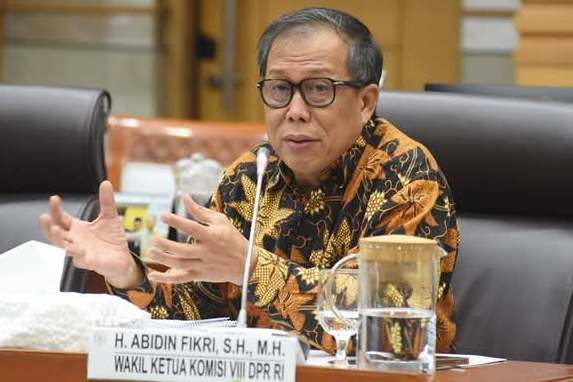 Wakil Ketua Komisi VIII DPR RI, Abidin Fikri angkat suara soal tunjangan guru Madrasah yang belum dibayar Kemenag jelang lebaran.