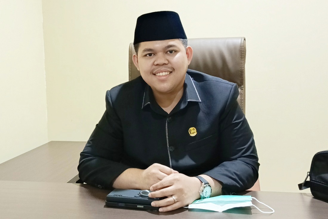 Anggota DPRD Kota Bekasi Fraksi PDIP, Gilang Esa Mohammad angkat suara soal jalan rusak, banjir, sampah, hingga transportasi yang masih jadi PR besar Pemkot Bekasi di usia ke-29 ini.