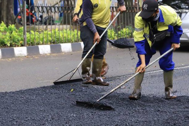 Pemkot Tangerang klaim 80 persen perbaikan jalan rampung jelang arus mudik Lebaran 2026.
