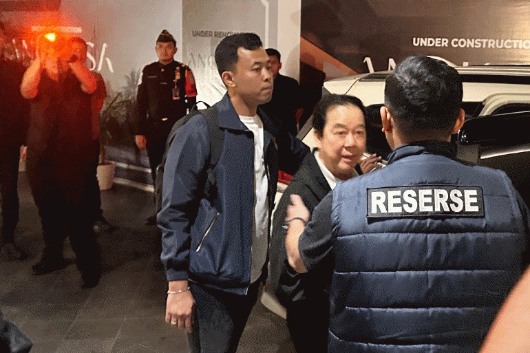 Buron kasus suap sertifikat tanah Rp 1,7 miliar ditangkap di Malaysia, Polri pulangkan Jimmy Lie ke Indonesia.