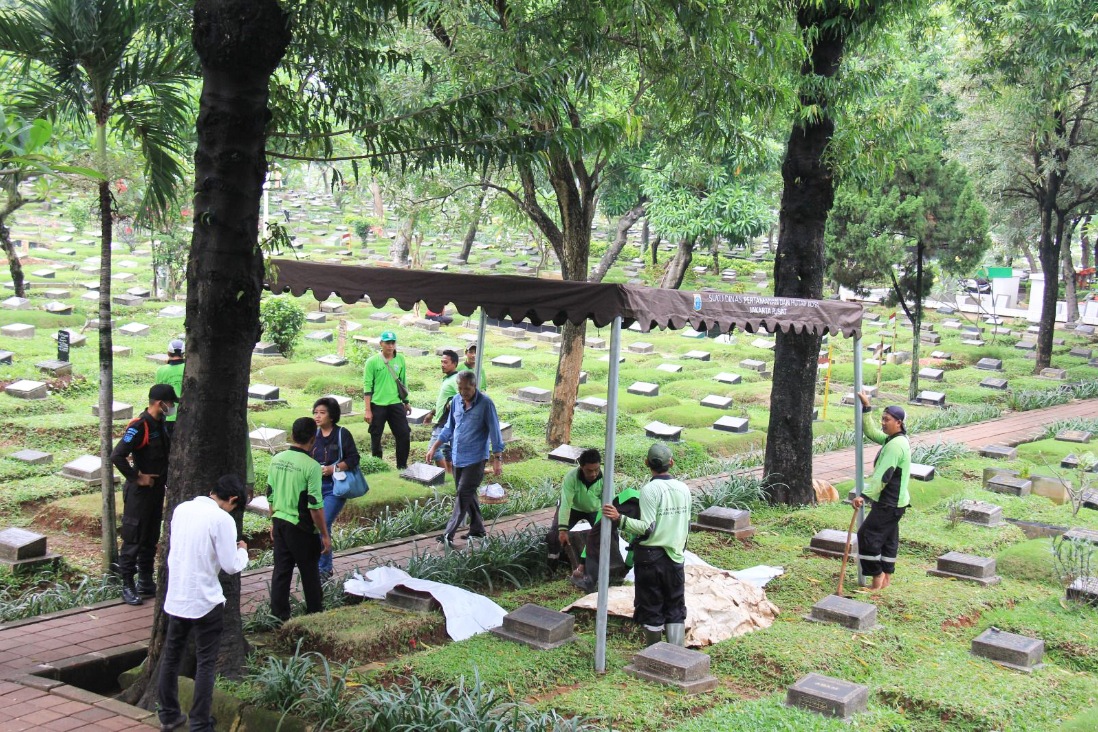 Pemprov DKI gratiskan layanan di 82 TPU, warga tak perlu khawatir soal biaya.