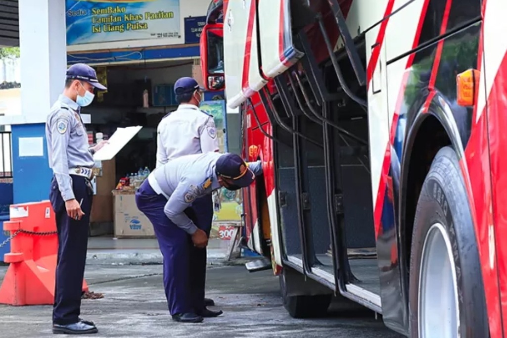 Jelang angkutan Lebaran 2026, Menhub Dudy instruksikan ramp check di semua moda transportasi, keselamatan masyarakat prioritas utama.